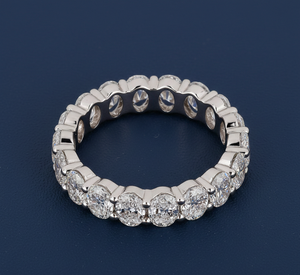 Anillo de Compromiso y Matrimonio Ovalado de Lujo con Diamante Cultivado en Laboratorio de 3.70Ct, Oro Blanco con Baño de Rodio, Claridad VVS, Joyería Fina - Product Image 4