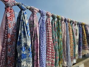 Pareo de Algodón con Estampado Floral Hecho a Mano, Pañuelo de Playa Boho, Cubrebaño Ligero para Verano, Pañuelo para Mujer al por Mayor - Product Image 6