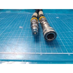 Manguera de baja presión Parker CFW PUSH-LOK 831-8 de conexión directa, origen estadounidense, usada tal como está, piezas de equipos semiconductores Legacy - Product Image 1