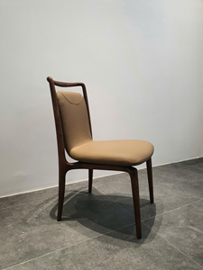 Chaise de salle à manger contemporaine en bois de noyer massif, siège rembourré en cuir de qualité supérieure pour salle à manger, mobilier d'hôtel PISANO - Product Image 3