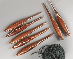 Ganchillo de Madera Pulida Hecho a Mano, Material Ecológico y Sostenible, Seguro para Estándares de Producción Ecológicos - Product Image 3