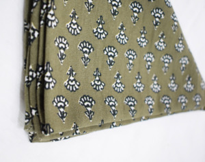 Servilleta de Lino Orgánica Hecha a Mano, 45x45cm, Cuadrada, con Diseño Moderno Impreso, para Decoración de Mesa y Comedor - Product Image 3