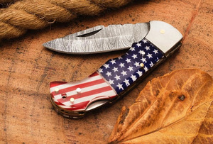 Couteau pliant artisanal en acier Damas, manche drapeau américain, bolster en laiton, couteau de poche EDC, vente en gros, fabricant - Product Image 5