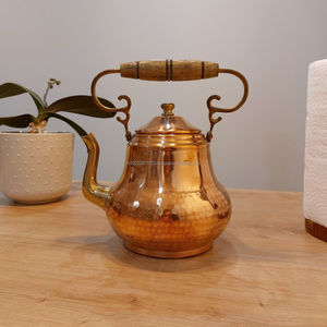 Bouilloire traditionnelle en cuivre, ustensile de cuisine fait à la main pour faire bouillir le lait, l'eau, le thé, rehaussant l'esthétique rustique de la cuisine avec un attrait intemporel - Product Image 4