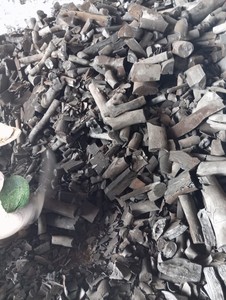 Charbon de bois de Khaya de qualité supérieure |   Chaleur intense et combustion longue durée |   Directement de l'usine du Vietnam - Product Image 5