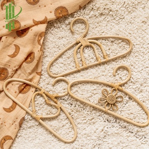 Cintres en rotin faits à la main cintre en forme de fleur pour la décoration de chambre d'enfants taille personnalisée pour la maison maison hôtel de villégiature - Product Image 3