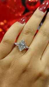 Bague en diamant taille marquise classique, unique, fabriquée à la main, créative et artisanale, en or jaune 14 carats pour femme, cadeau de mariage pour demoiselle d'honneur - Product Image 2