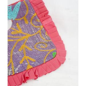 Offres incroyables sur des sacs de luxe pour femmes, sacs messager en coton kantha faits à la main avec fermeture magnétique, fabriqués au Rajasthan. - Product Image 5