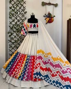 Ensemble ethnique Chaniya Choli en rayonne avec broderie miroir et dupatta imprimé, tenue de fête et de mariage pour femme - Product Image 3
