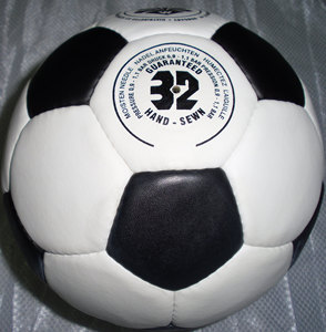 Ballons de football cousus à la main BLK/WHT 32 panneaux pour entraînement/pratique - Product Image 1