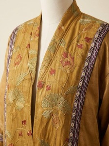 Bata Larga para Mujer Color Terracota con Panel Suzani Bordado a Mano, Kimono Tradicional Hecho a Mano, Viscosa/Algodón - Product Image 6
