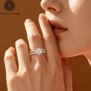 Bague de fiançailles classique pour femme Charm_Jewells en or massif 18 carats plaqué or rose avec moissanite ronde sertie à griffes - Product Image 5