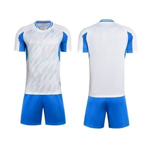Maillots de football personnalisés pour hommes - Meilleures ventes d'été, manches courtes, 100 % polyester, séchage rapide, vêtements de sport de haute qualité - Product Image 3