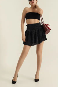 Ensemble de yoga et de fitness respirant sur mesure avec logo frontal, soutien-gorge de sport et jupe gainante pour grandes tailles - Product Image 4