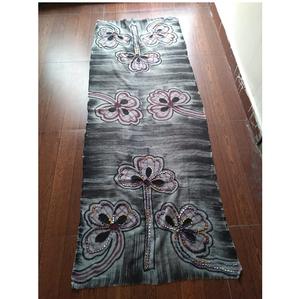 ผ้าพันคอพรีเมียมลายวาดมือ 70x180 ซม. ยืดได้สี่ทิศทาง น้ำหนักเบา นุ่ม อุ่น ใส่ได้ทุกฤดู ผ้าคลุมไหล่แฟชั่นสุดหรูสำหรับผู้หญิง - Product Image 6