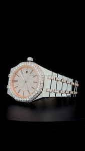 นาฬิกา Iced Out VVS มอยส์ซาไนต์ สองสี โรสโกลด์และสีเงิน หน้าปัดประดับเพชรทรงแปดเหลี่ยม ตัวเรือนทรงแปดเหลี่ยม พร้อมช่องแสดงวันที่ นาฬิกาหรูหราแบบ Bust Down - Product Image 3