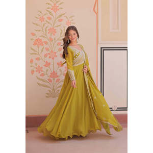 Robe paréo brodée de sequins et de perles Star Georgette avec dupatta - Product Image 5