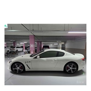 Maserati GranTurismo 4.7 MC, Modelo de Junio de 2018, 26,600 km, Caja de Cambios Automática, Asientos de Cuero, Volante a la Izquierda, Cámara Trasera - Product Image 5