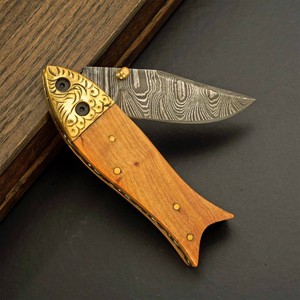 Cuchillo de Bolsillo Plegable Personalizado Hecho a Mano, Diseño ODM/OEM, Acero de Damasco, Hoja Plana, 7.5 Pulgadas, con Funda de Madera, Latón y Cuero - Product Image 4