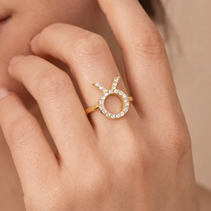 Anillo del Signo Zodiacal Tauro con Diamantes de Oro CZ, Joyería con Piedra de Nacimiento de Abril/Mayo, Regalo de Astrología para Ella - Product Image 1