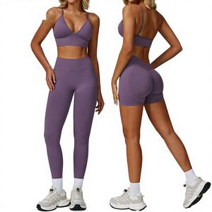 Ensemble de yoga violet uni, sans couture sur le devant, respirant, en Spandex/Nylon, avec leggings taille mi-haute longueur intégrale et haut à col rond à bretelles non convertibles - Product Image 1