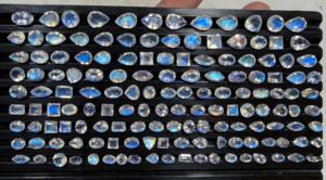 Lot en gros de pierres précieuses naturelles de pierre de lune arc-en-ciel, taillées ovales et en coussin, à facettes, certifiées par un tiers, pour la fabrication de bijoux - Product Image 2