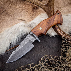 Couteau artisanal en acier Damas à lame pointue avec manche en bois et étui en cuir pour la chasse - Product Image 2