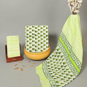 Conjunto de Traje Indio de Algodón Floral Blanco y Verde de Primera Calidad |   Salwar Kameez Punjabi Hecho a Mano con Estampado de Bloques |   Ropa Étnica Informal para Mujer - Product Image 1