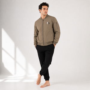 Chaqueta bomber informal para hombre con diseño elegante, tela suave y corte relajado para un uso diario con estilo, viajes y actividades al aire libre. - Product Image 6