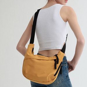 Sac à bandoulière rose en nylon de haute qualité pour femme, idéal pour la plage, les voyages et les étudiantes, sac hobo, sac fourre-tout, sac à main OEM & ODM. - Product Image 4