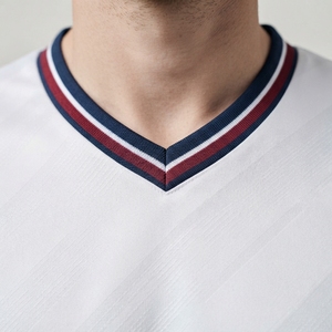 Conjunto de Camiseta de Fútbol Blanca para Hombre, Cuello en V, Manga Corta, Logotipo Bordado, Pantalones Cortos Transpirables de Poliéster con Cordón Ajustable, para Todas las Temporadas - Product Image 4