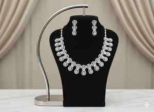 Elegante Juego de Collar de Latón con Diseño Floral Hecho a Mano, Ecológico y Duradero, Perfecto para Festivales, Bodas y Eventos Culturales - Product Image 3