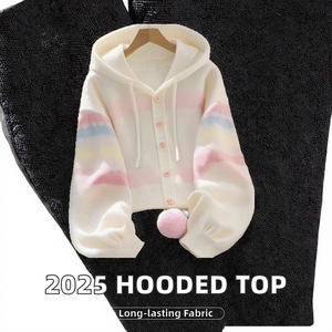 เสื้อสเวตเตอร์ไหมพรมผู้หญิงแบบมีฮู้ด ลายรุ้ง แขนยาว สไตล์หวาน ความยาวสั้น ผลิตแบบ OEM ขายส่ง ผ้าอะคริลิก ไม่เป็นขุย - Product Image 5
