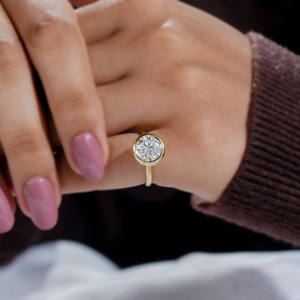 2.12 CT rond brillant coupe Moissanite Simple bague de fiançailles en or jaune massif 14K à la mode lunette réglage cadeau d'anniversaire - Product Image 5