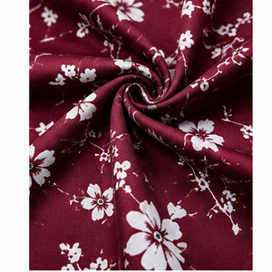 Chemise moderne pour homme avec motifs imprimés élégants et manches courtes confortables – Tendances mode 2026 - Product Image 6