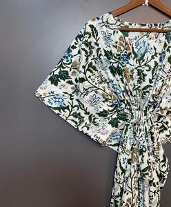 Robe longue kaftan en coton à motifs floraux indiens, parfaite comme tenue de plage ou tenue de nuit confortable pour les mamans - Product Image 5