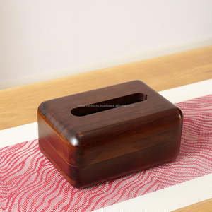 Distributeur de serviettes en bois de style ethnique avec bordure gravée, parfait pour offrir un présentoir d'hôtel ou une décoration traditionnelle - Product Image 3