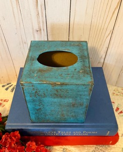 Boîte à mouchoirs artisanale en métal vert sarcelle, finition rustique vieillie, support décoratif idéal pour la maison et les espaces de bureau, provenant d'Inde - Product Image 1