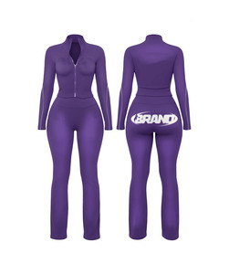 Conjunto de camiseta de manga larga corta de algodón premium de 280 GSM y pantalones de pierna ancha con estampado degradado morado y logotipo personalizado en relieve para mujer - Product Image 1