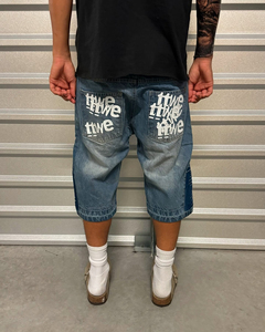 Shorts en jean déchirés à taille haute pour homme, style streetwear décontracté d'été, avec impression sérigraphiée et délavage acide, motif graphique vintage - Product Image 2
