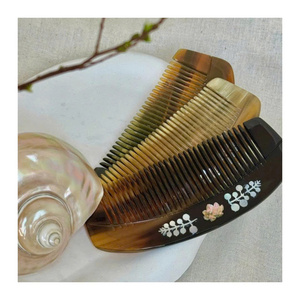 Peigne en corne de buffle naturel à dents larges, outil de coiffure pour femmes et hommes, fait main au Vietnam, vente en gros 99 GD - Product Image 5