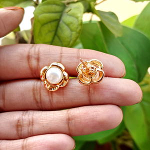 Women's 18k gold plated floral stud <b>earring</b> new style roundel white pearl luxury design small stud everyday wear fashion jewelry - Product Image 4