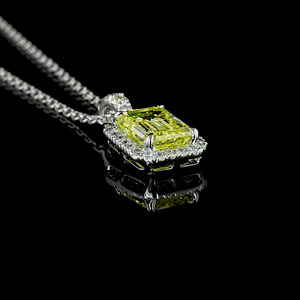 Collier pendentif halo en diamant de laboratoire jaune fantaisie taille émeraude certifié IGI, or 10K 14K 18K, argent 925 935 plaqué rhodium - Product Image 3