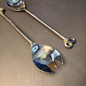 ชุดช้อนส้อมสลัดสแตนเลสสตีล 2 ชิ้น ดีไซน์ปมอินฟินิตี้ ด้ามยาว ขัดเงาแบบกระจก - Product Image 6