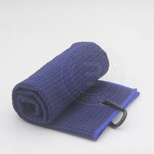 Toalla de golf tipo waffle de calidad premium con doble costura para máxima fiabilidad en el campo, en venta. - Product Image 4