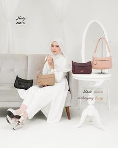 Bolso Freya de Cuero Sintético Premium - Mochila Convertible Multifuncional, Bolso Bandolera con Cremallera y Monedero Extraíble para Maquillaje Diario - Product Image 5