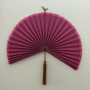 Ventilateur mural en bambou personnalisé en gros, décoration murale tressée style bohème naturel, ventilateur de tête de lit avec pompon, fabriqué au Vietnam - Product Image 5