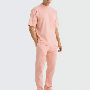 Conjunto Deportivo de Dos Piezas para Hombre, Corte Holgado, Camisa Oversize con Cuello Moke y Pantalón de Corte Holgado con Logotipo Personalizado - Product Image 5