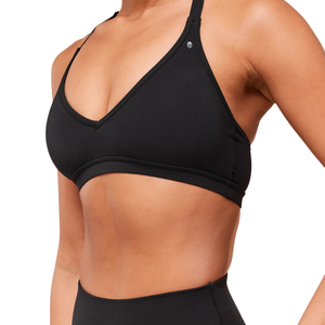 Top Deportivo Sexy Negro para Mujer con Logotipo Personalizado, de Nailon y Spandex, Minimalista, con Tirantes, Transpirable, para Gimnasio, Fitness y Entrenamiento, Color Negro Sólido - Product Image 6