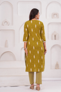 ชุดคุर्ติผ้าฝ้ายสุดเก๋สำหรับผู้หญิง |   ชุดคุรตะทรงตรงพิมพ์ลายสีเขียว - Product Image 2